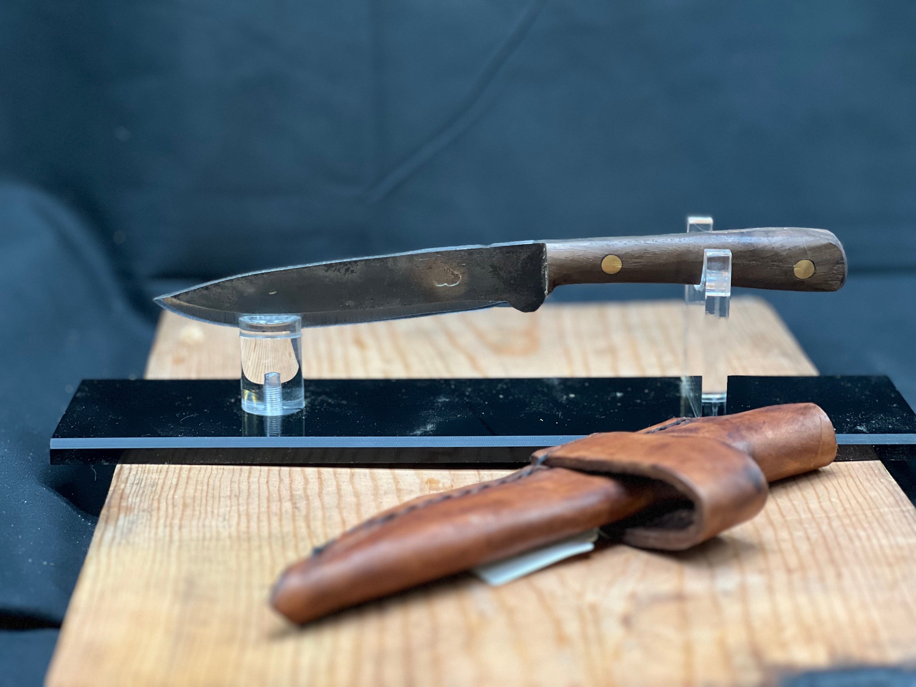 Drop point hunting knife